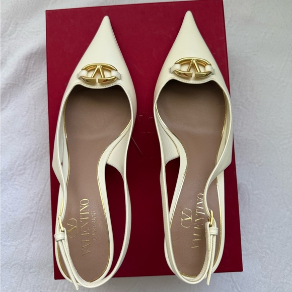 Valentino Women's Cream and Gold Pointed Heels - Picture 11 of 17